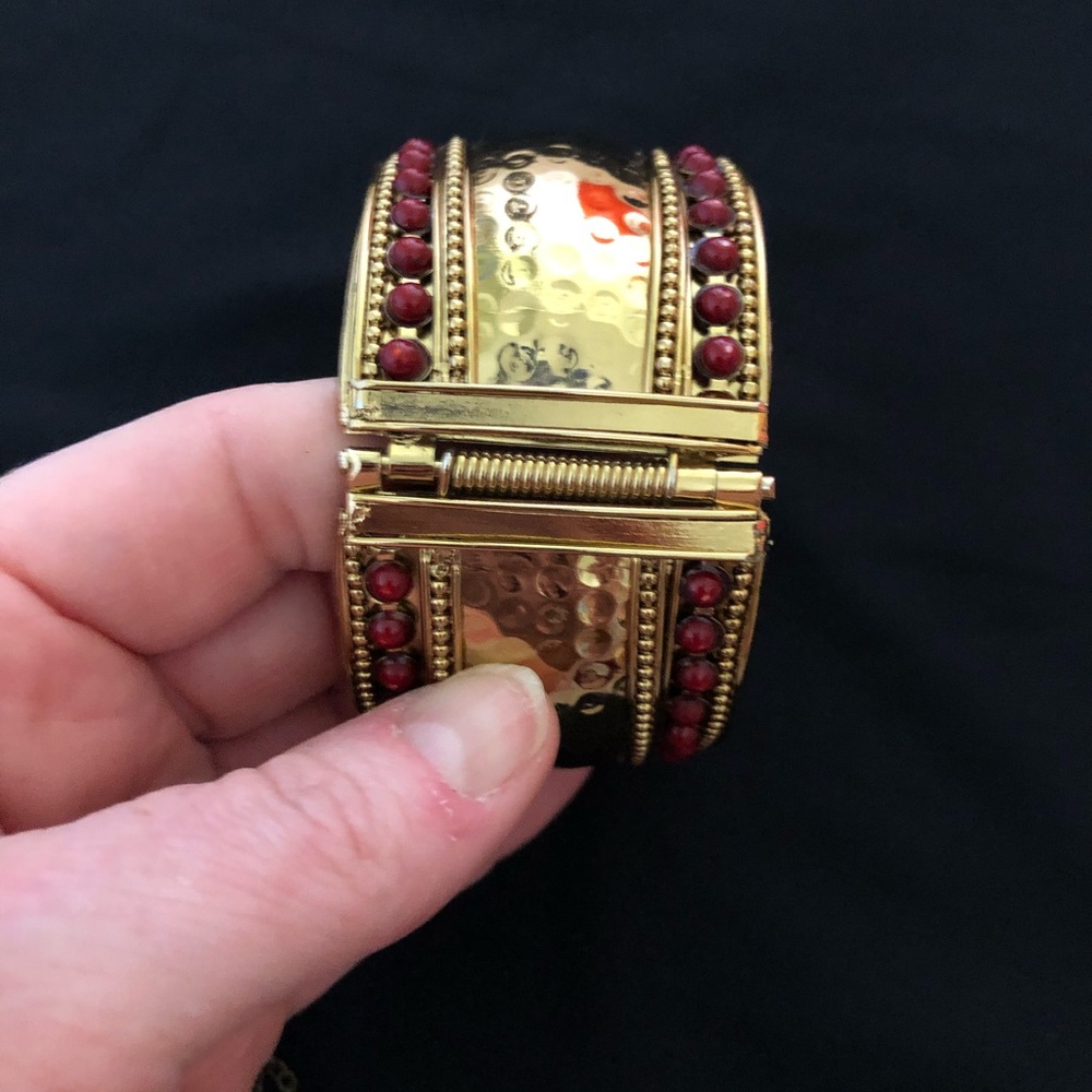 Red and gold necklace and bracelet bundle. - Picture 7 of 7